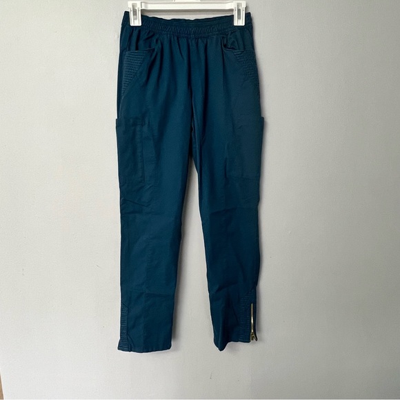 Jaanuu scrub pants size small - Picture 6 of 7